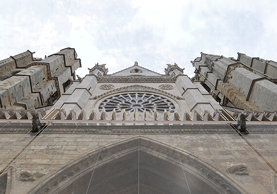 Primer premio en el concurso para la protección del pórtico de la catedral de León